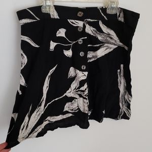 Vtg blk/wht graphic floral tropical goth mini skt